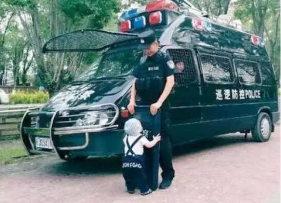 内马尔儿子被保安误拦,一场误会背后的足球家庭温情 内马尔儿子被保安误拦,一场误会背后的足球家庭温情