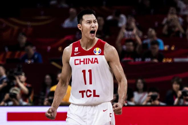 易建联NBA首秀数据，那个夜晚，中国男篮的未来在密尔沃基亮起