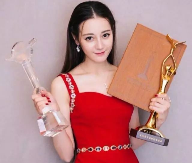 杨紫，白玉兰奖最佳女主的璀璨时刻
