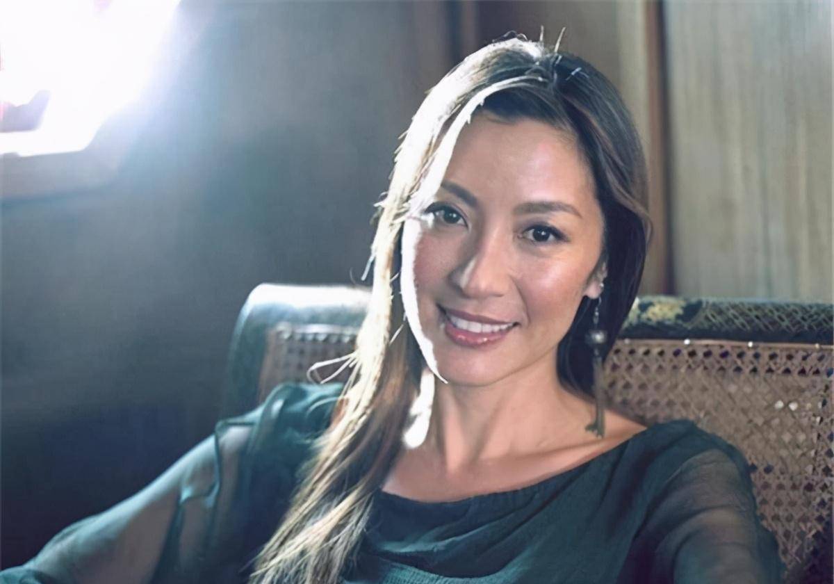 杨紫琼武汉之行，一次温暖拥抱的背后故事