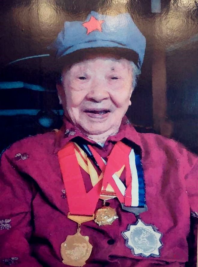 105岁女红军，重逢长征路，忆往昔峥嵘岁月