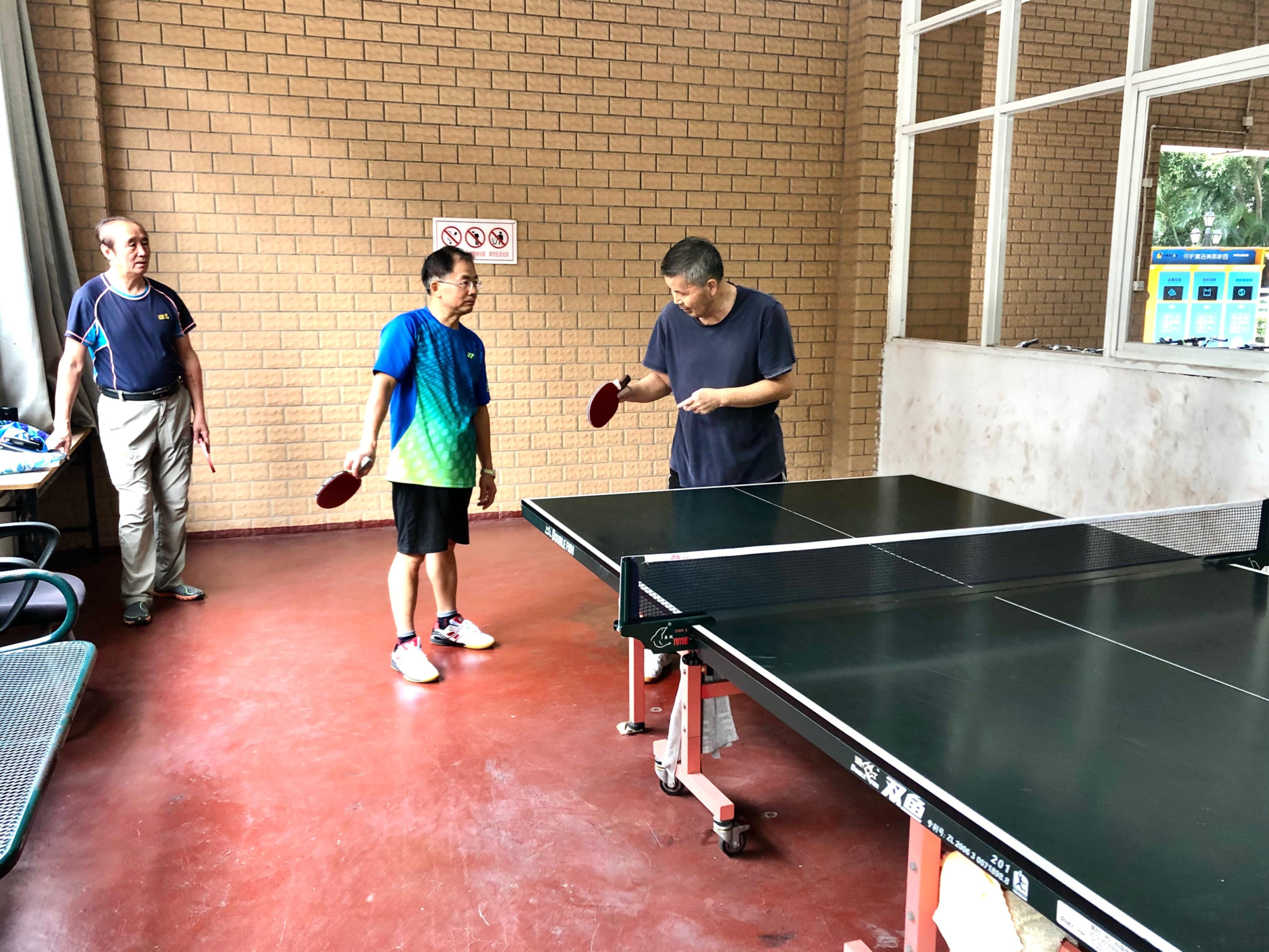 在家没有乒乓球台，怎么练球？我把乒乓球教学搬进了客厅